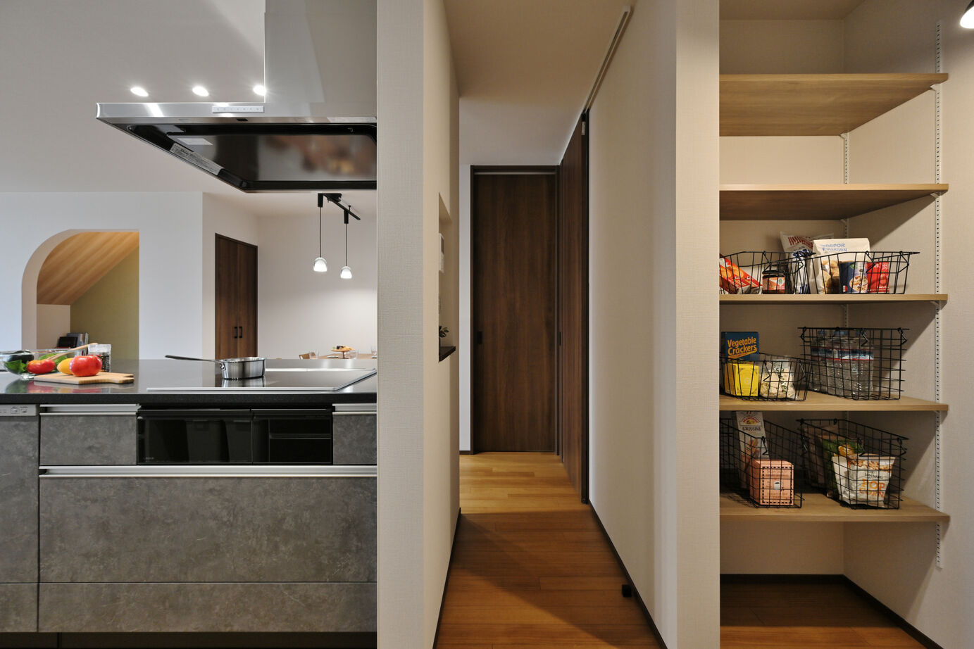 カステルホーム 家族がいい距離感で集う家。適材適所収納たっぷりな家族ロッカーで暮らしも家事もラク＆快適の建築実例画像4