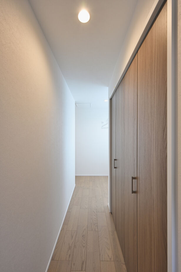 カステルホーム 【収納充実×1950万円】落ち着いたネイビーのカリフォルニアスタイルの家の建築実例画像6