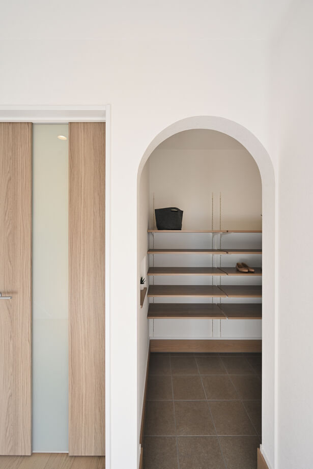 カステルホーム 【収納充実×1950万円】落ち着いたネイビーのカリフォルニアスタイルの家の建築実例画像7