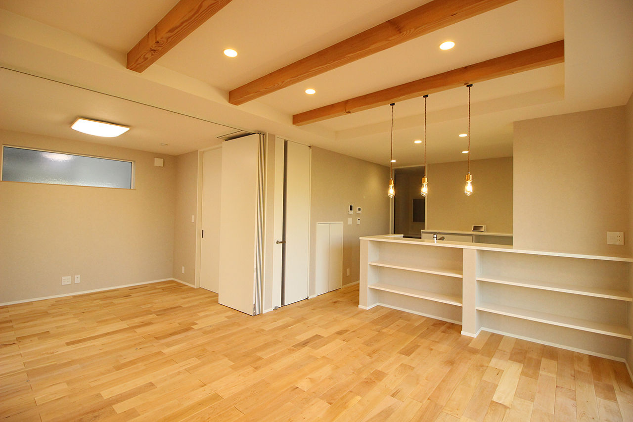 EASTYLE HOME（イースタイルホーム） 【1000万円台×自然素材×間取り図】ガルバの外観にカバ桜の無垢フローリング。質は高めてコストを抑えた家の建築実例画像2