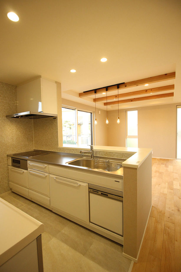 EASTYLE HOME（イースタイルホーム） 【1000万円台×自然素材×間取り図】ガルバの外観にカバ桜の無垢フローリング。質は高めてコストを抑えた家の建築実例画像3