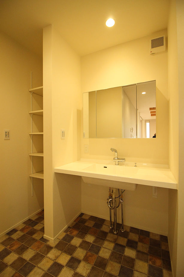 EASTYLE HOME（イースタイルホーム） 【1000万円台×自然素材×間取り図】ガルバの外観にカバ桜の無垢フローリング。質は高めてコストを抑えた家の建築実例画像4