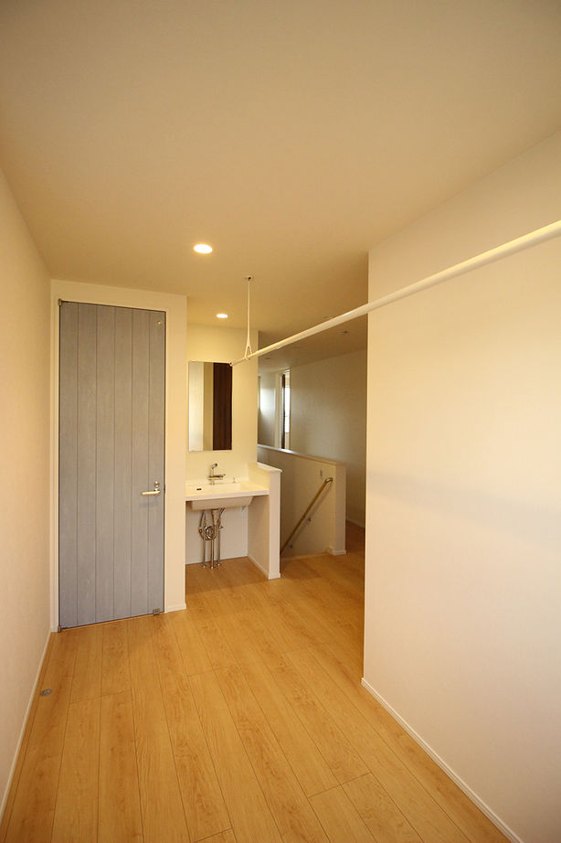 EASTYLE HOME（イースタイルホーム） 【1000万円台×自然素材×間取り図】ガルバの外観にカバ桜の無垢フローリング。質は高めてコストを抑えた家の建築実例画像7