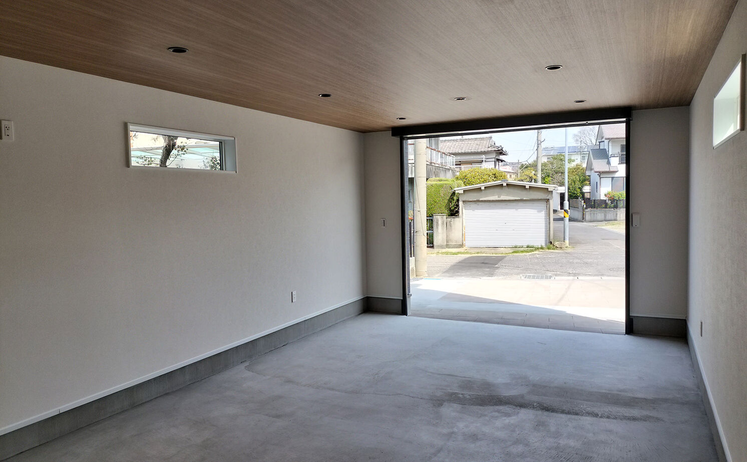 EASTYLE HOME（イースタイルホーム） 【1000万円台×狭小×ビルトインガレージ×間取り図有】間口4ｍ！車と海とネコを愛する吹抜けLDKの住まいの建築実例画像3