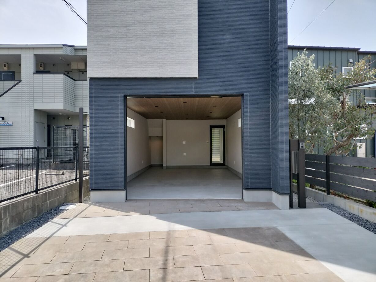 EASTYLE HOME（イースタイルホーム） 【1000万円台×狭小×ビルトインガレージ×間取り図有】間口4ｍ！車と海とネコを愛する吹抜けLDKの住まいの建築実例画像6