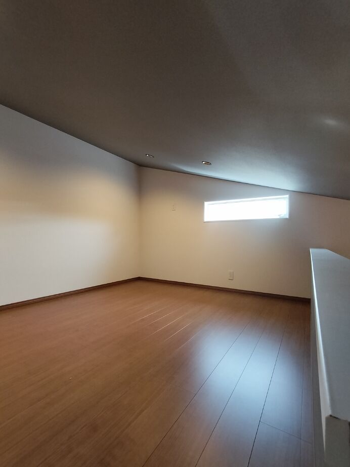 EASTYLE HOME（イースタイルホーム） 【1000万円台×狭小×ビルトインガレージ×間取り図有】間口4ｍ！車と海とネコを愛する吹抜けLDKの住まいの建築実例画像15