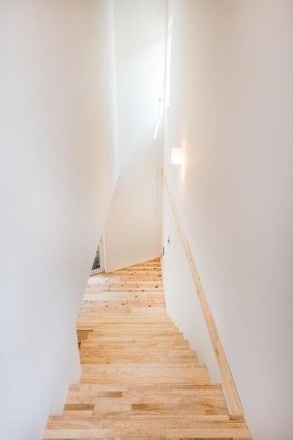 マドリヤアーキテクツ一級建築士事務所 【1500万円/間取り図有/がけ地隣接】狭小地・変形地・がけ地の技術集団が作る造作いっぱいのこだわりの家の建築実例画像4