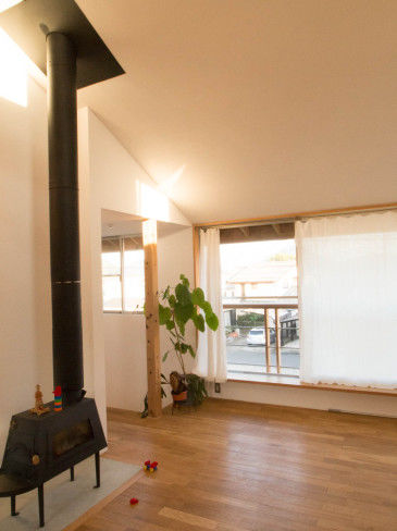 マドリヤアーキテクツ一級建築士事務所 【1800万円/間取り図有/無垢材】1000万円台で無垢材や造作をふんだんに。家具職人さんの家の建築実例画像3