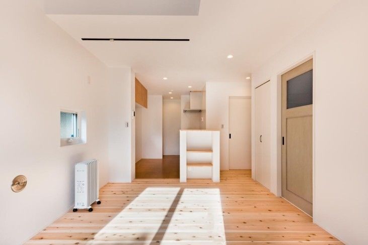 マドリヤアーキテクツ一級建築士事務所 【1850万円/間取り図有/狭小地/変形地】無垢材と造作で作るこだわりが詰まった日の光が溢れる住まいの建築実例画像3