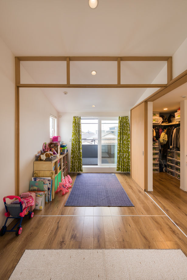 マドリヤアーキテクツ一級建築士事務所 【2030万円/間取り図有/狭小地/3階建て】建築面積10坪の住宅密集地に、吹き抜け配置で理想の明るい住まいにの建築実例画像4