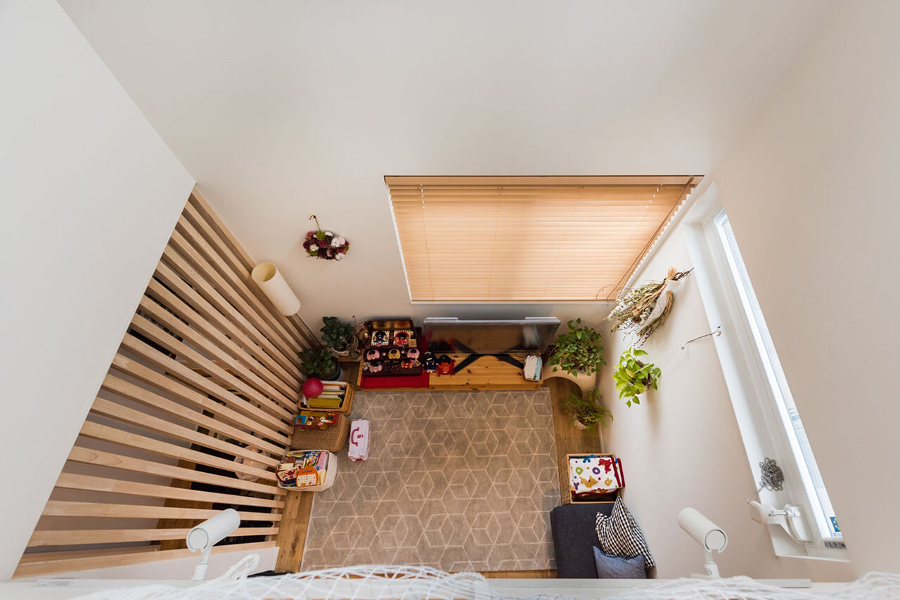 マドリヤアーキテクツ一級建築士事務所 【2030万円/間取り図有/狭小地/3階建て】建築面積10坪の住宅密集地に、吹き抜け配置で理想の明るい住まいにの建築実例画像8