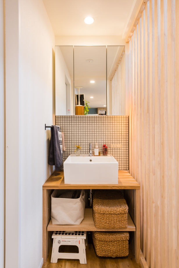 マドリヤアーキテクツ一級建築士事務所 【2030万円/間取り図有/狭小地/3階建て】建築面積10坪の住宅密集地に、吹き抜け配置で理想の明るい住まいにの建築実例画像9