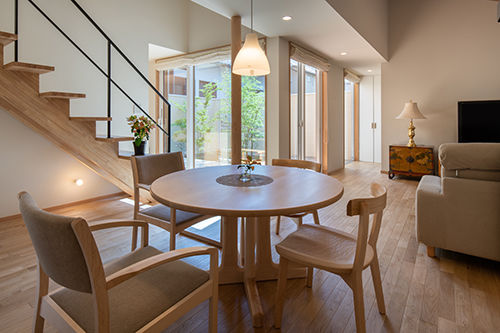 マドリヤアーキテクツ一級建築士事務所 【2200万円/中庭/ほぼ平屋】夢をかなえた、中庭のあるほぼ平屋づくりの家の建築実例画像3