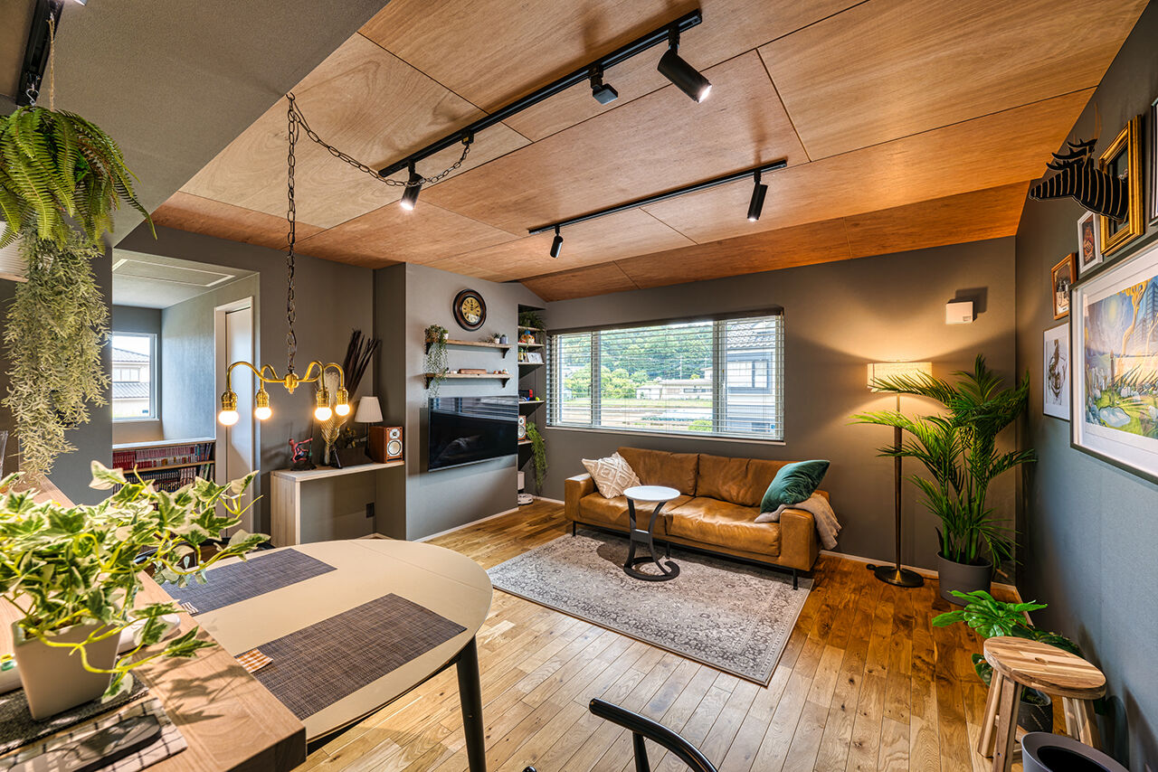 マドリヤアーキテクツ一級建築士事務所 【西多摩郡／２階リビング／間取図】身支度を整える1階、くつろぎの2階。快適な生活動線を叶えた住まいの建築実例画像2