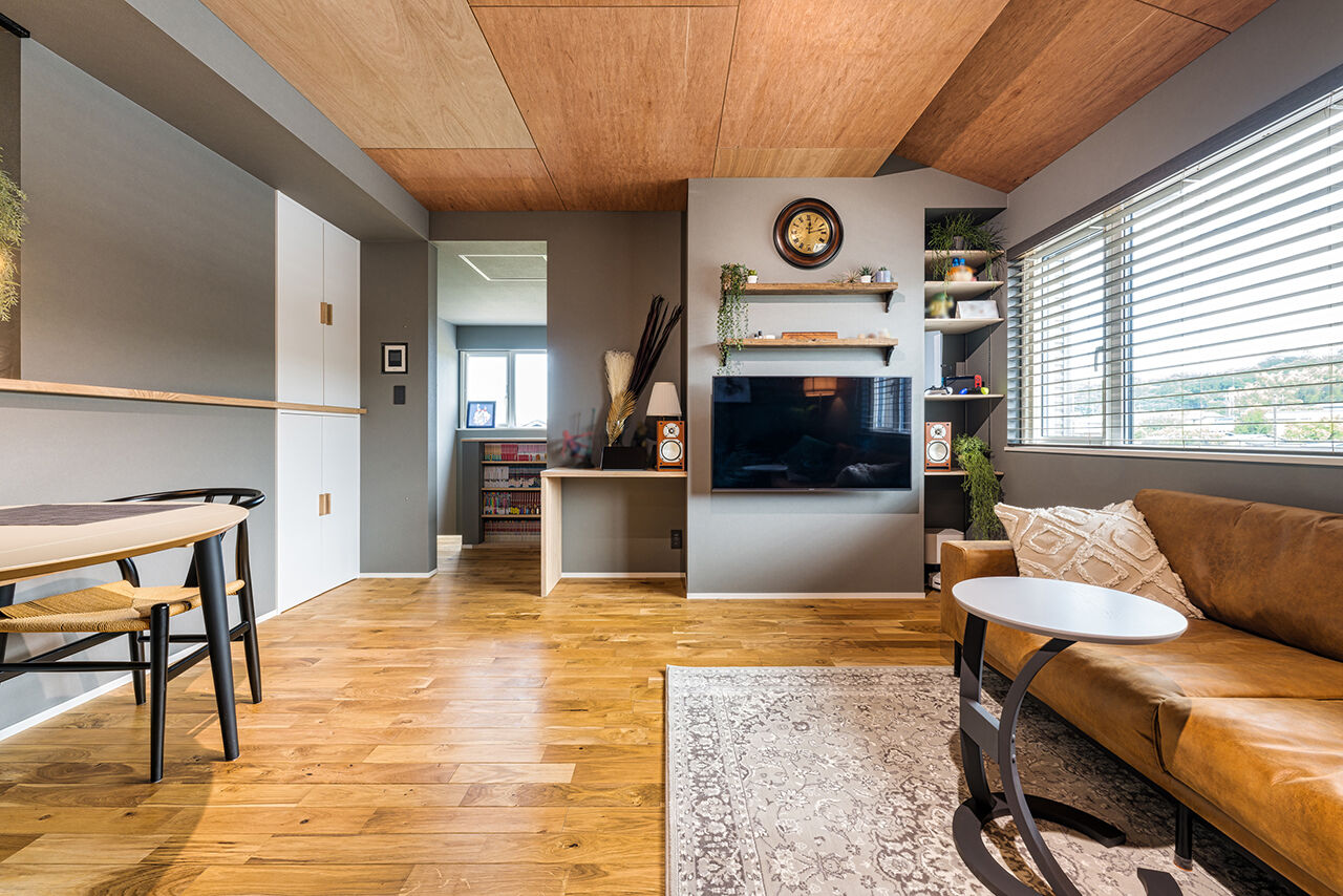 マドリヤアーキテクツ一級建築士事務所 【西多摩郡／２階リビング／間取図】身支度を整える1階、くつろぎの2階。快適な生活動線を叶えた住まいの建築実例画像3