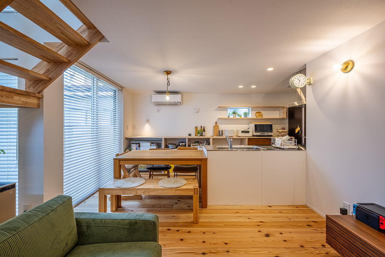 マドリヤアーキテクツ一級建築士事務所 【吹抜／家事動線／間取図】三角屋根のシンプル＆カジュアルスタイルな家の建築実例画像3