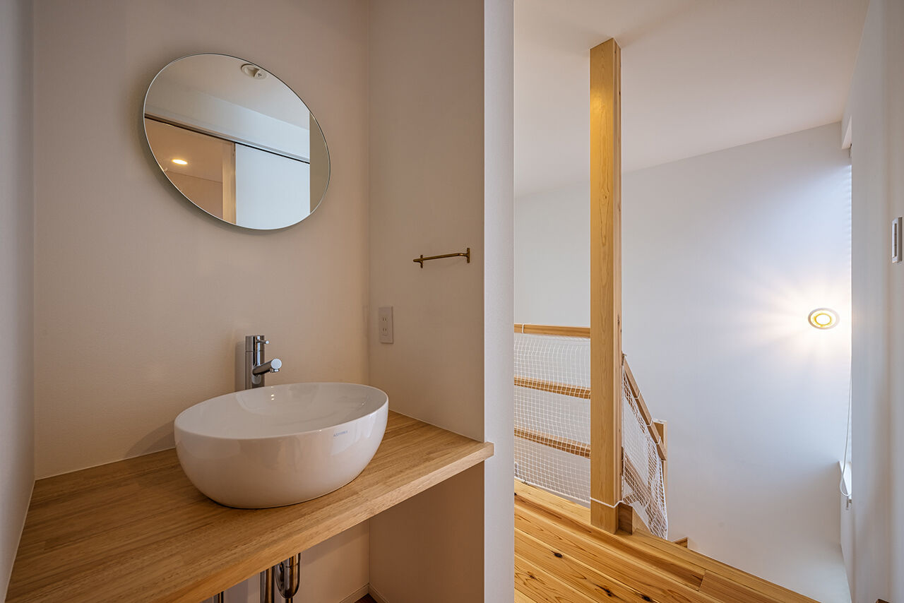 マドリヤアーキテクツ一級建築士事務所 【吹抜／家事動線／間取図】三角屋根のシンプル＆カジュアルスタイルな家の建築実例画像8