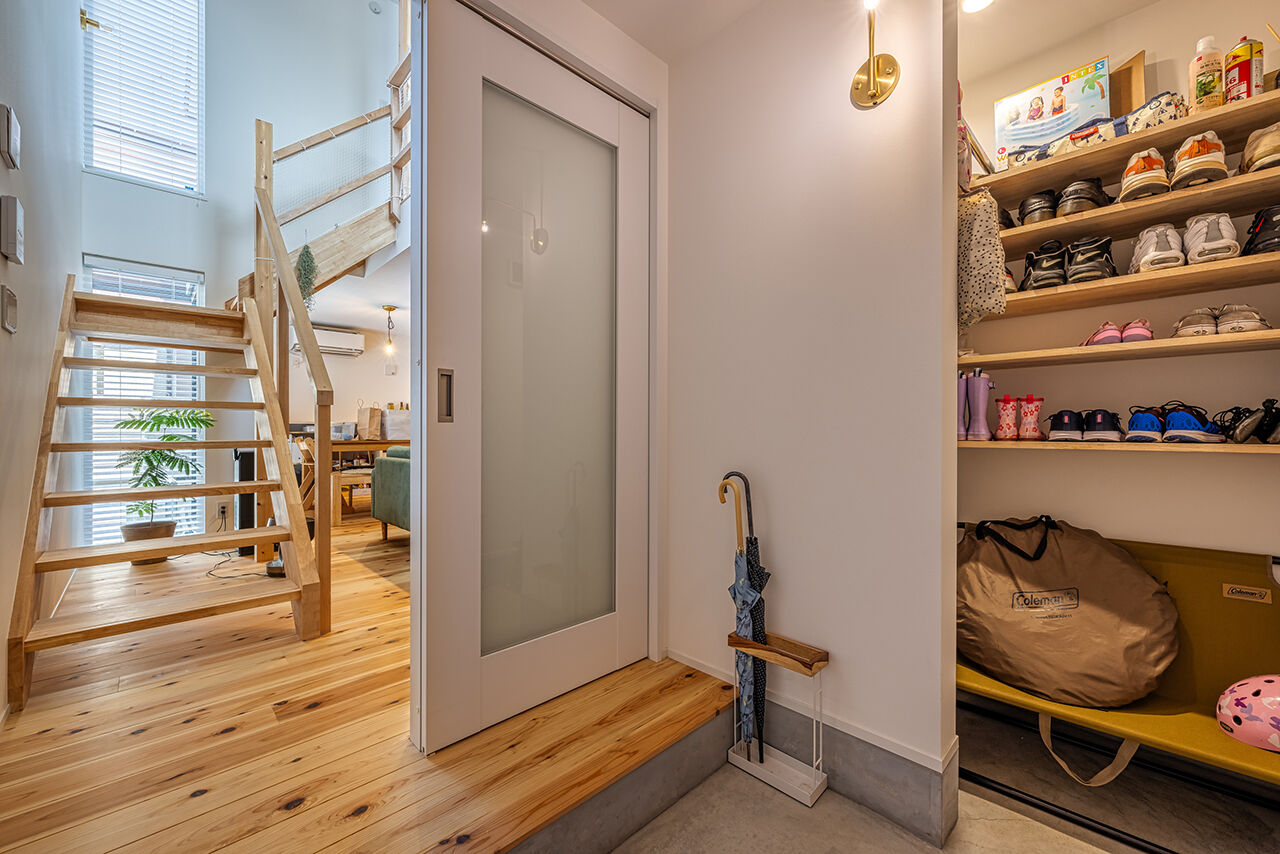 マドリヤアーキテクツ一級建築士事務所 【吹抜／家事動線／間取図】三角屋根のシンプル＆カジュアルスタイルな家の建築実例画像9