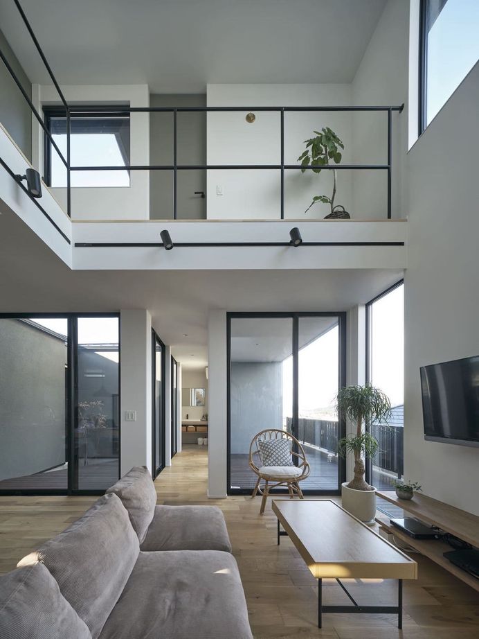 建築工房 【1500万円～/奈良県/28坪/間取り有】吹き抜けと窓が眺望を暮らしの中に、2つの庭が内と外を繋ぐ家の建築実例画像3