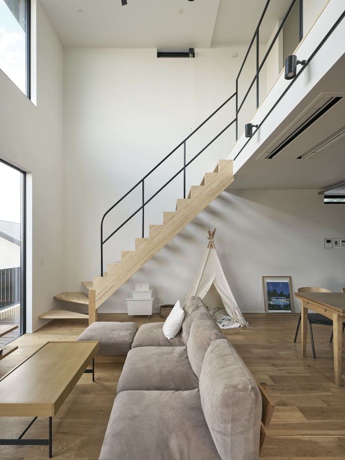 建築工房 【1500万円～/奈良県/28坪/間取り有】吹き抜けと窓が眺望を暮らしの中に、2つの庭が内と外を繋ぐ家の建築実例画像5