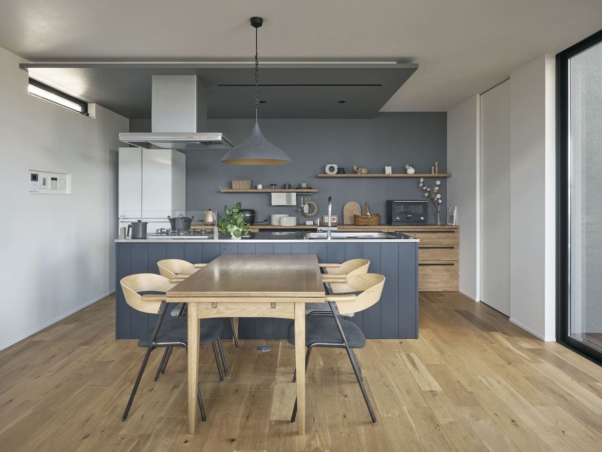 建築工房 【1500万円～/奈良県/28坪/間取り有】吹き抜けと窓が眺望を暮らしの中に、2つの庭が内と外を繋ぐ家の建築実例画像6