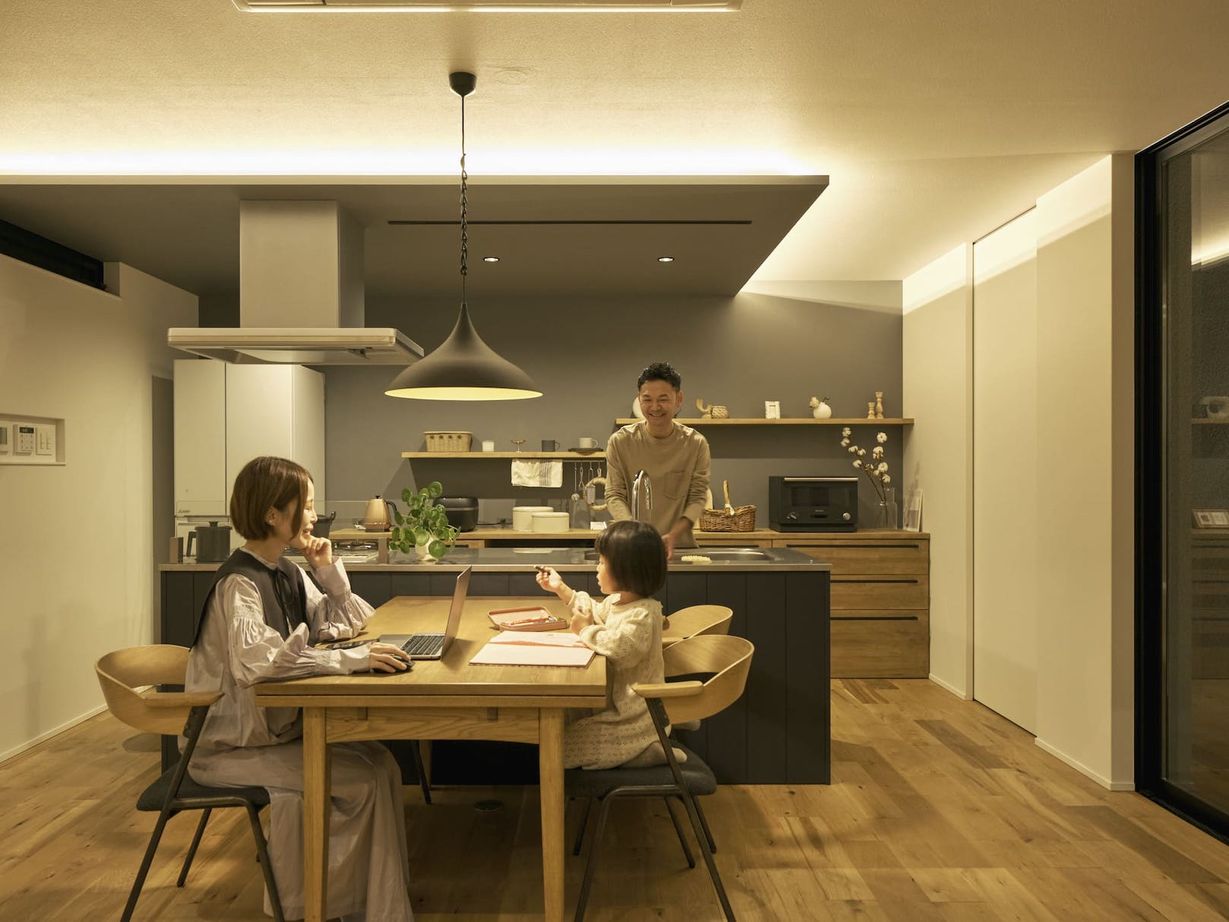 建築工房 【1500万円～/奈良県/28坪/間取り有】吹き抜けと窓が眺望を暮らしの中に、2つの庭が内と外を繋ぐ家の建築実例画像12