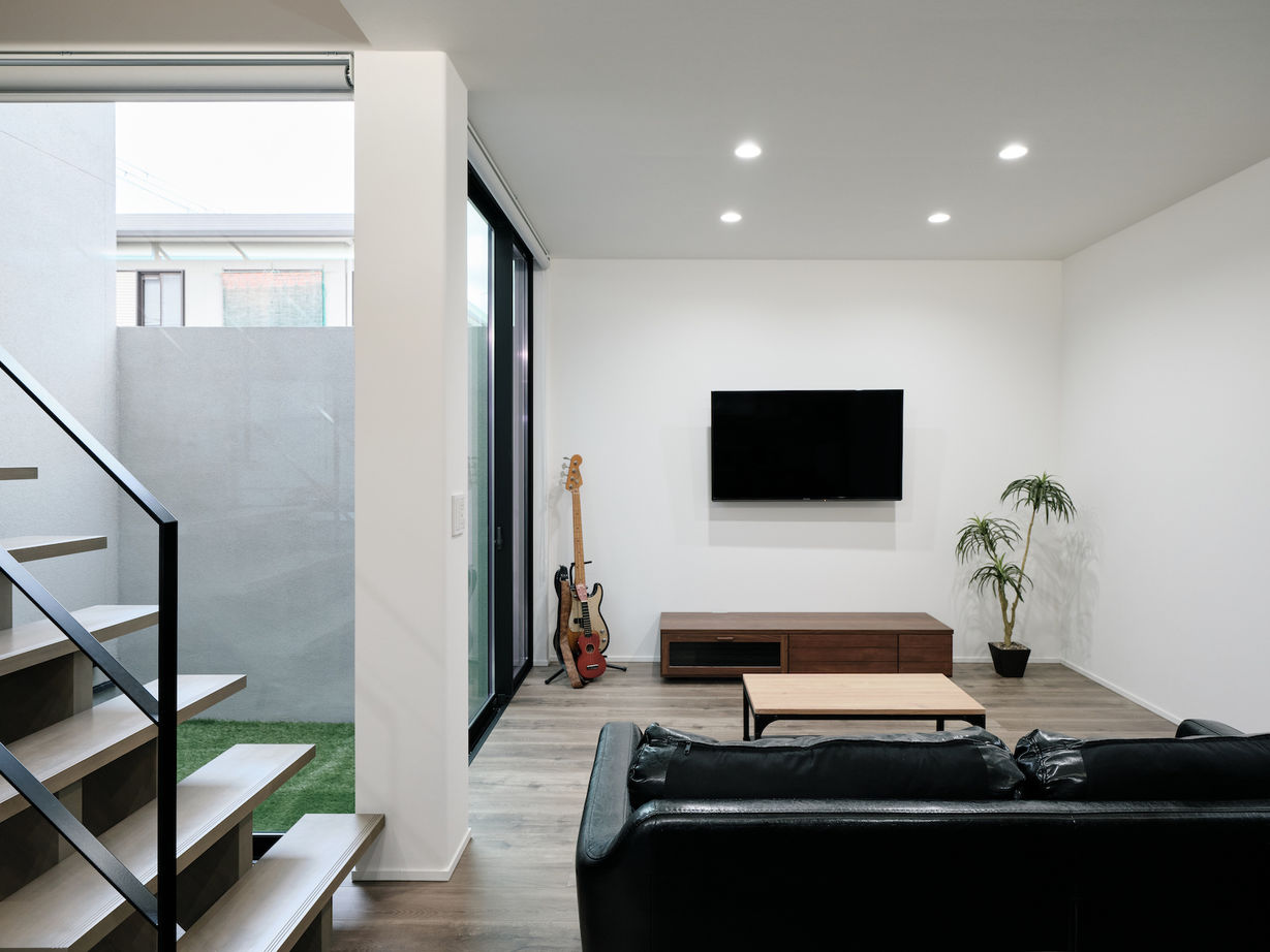 建築工房 【1500万円～/大阪府/30坪】設計のアイデアが広がりを演出。中庭を囲む空間が叶える、光の中で暮らす家の建築実例画像3