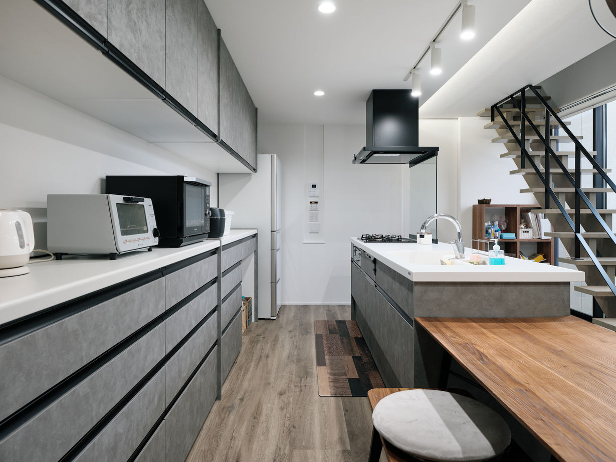 建築工房 【1500万円～/大阪府/30坪】設計のアイデアが広がりを演出。中庭を囲む空間が叶える、光の中で暮らす家の建築実例画像6