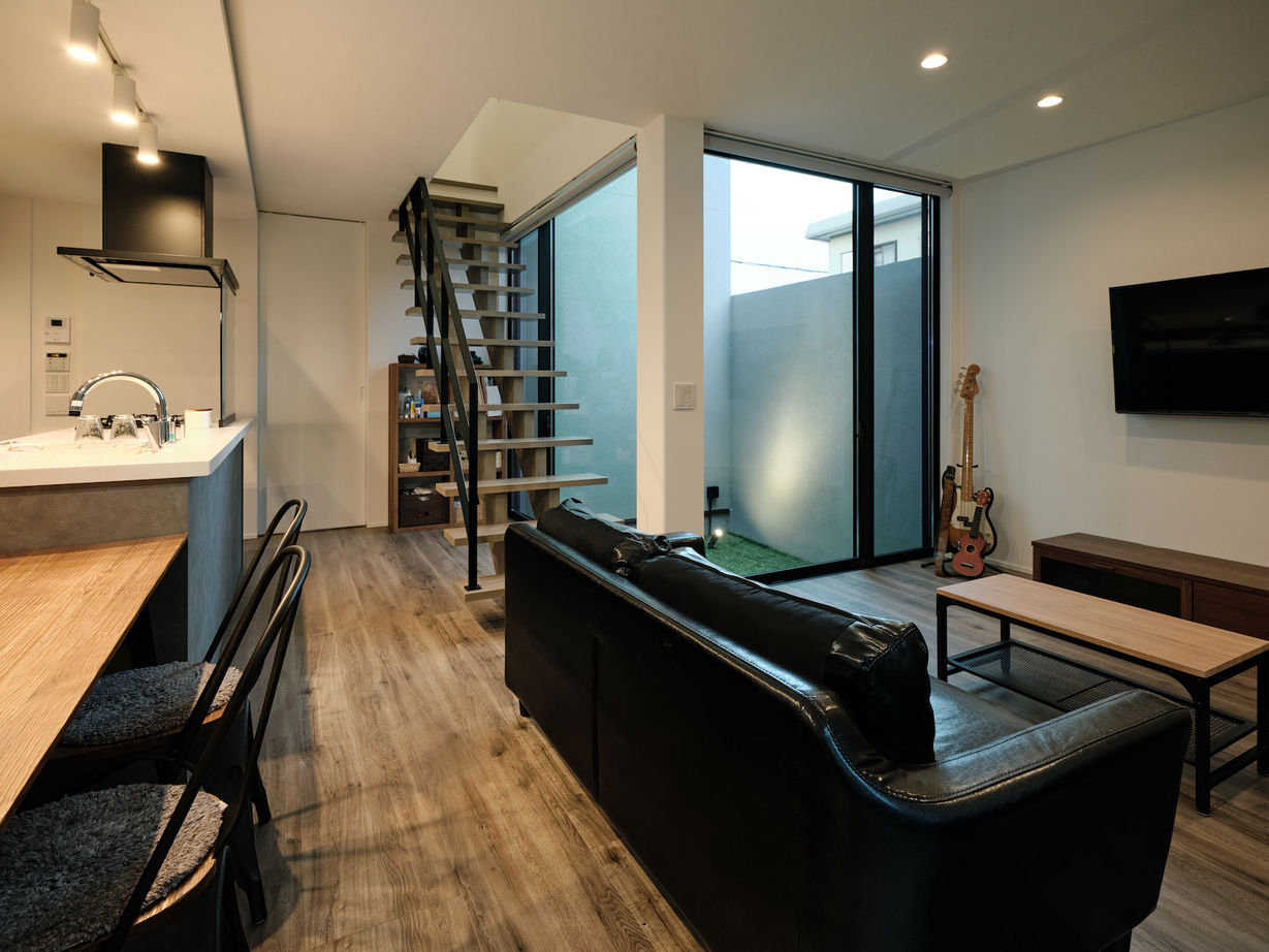 建築工房 【1500万円～/大阪府/30坪】設計のアイデアが広がりを演出。中庭を囲む空間が叶える、光の中で暮らす家の建築実例画像10