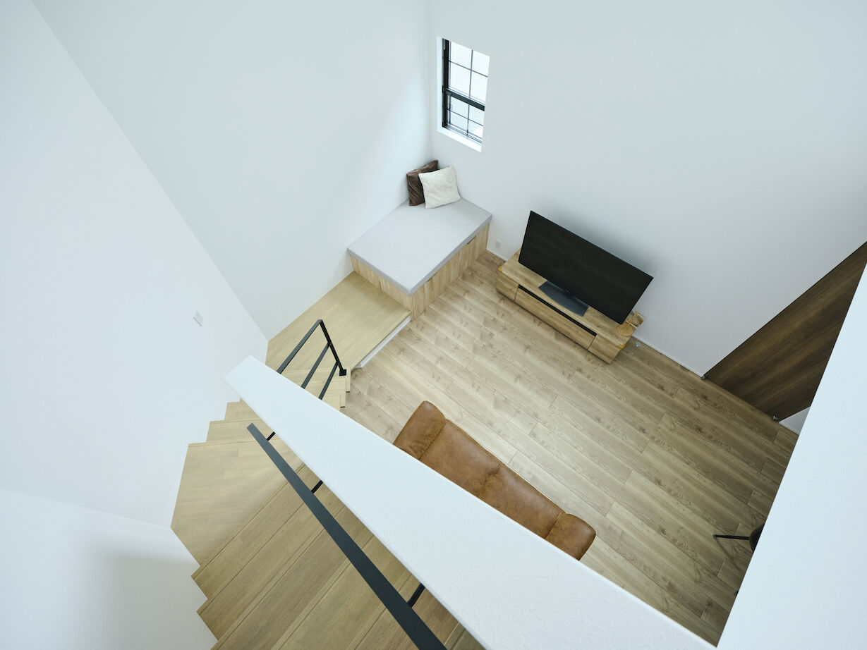 建築工房 【2000万円台/大阪府/32坪】開放的＆隠れ家的、2つのヌックを備えた吹き抜けのリビングが魅力の明るい家の建築実例画像7