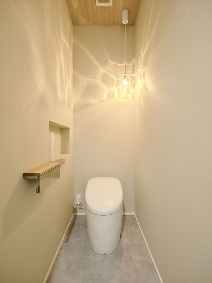 建築工房 【2000万円台/大阪府/32坪】開放的＆隠れ家的、2つのヌックを備えた吹き抜けのリビングが魅力の明るい家の建築実例画像9