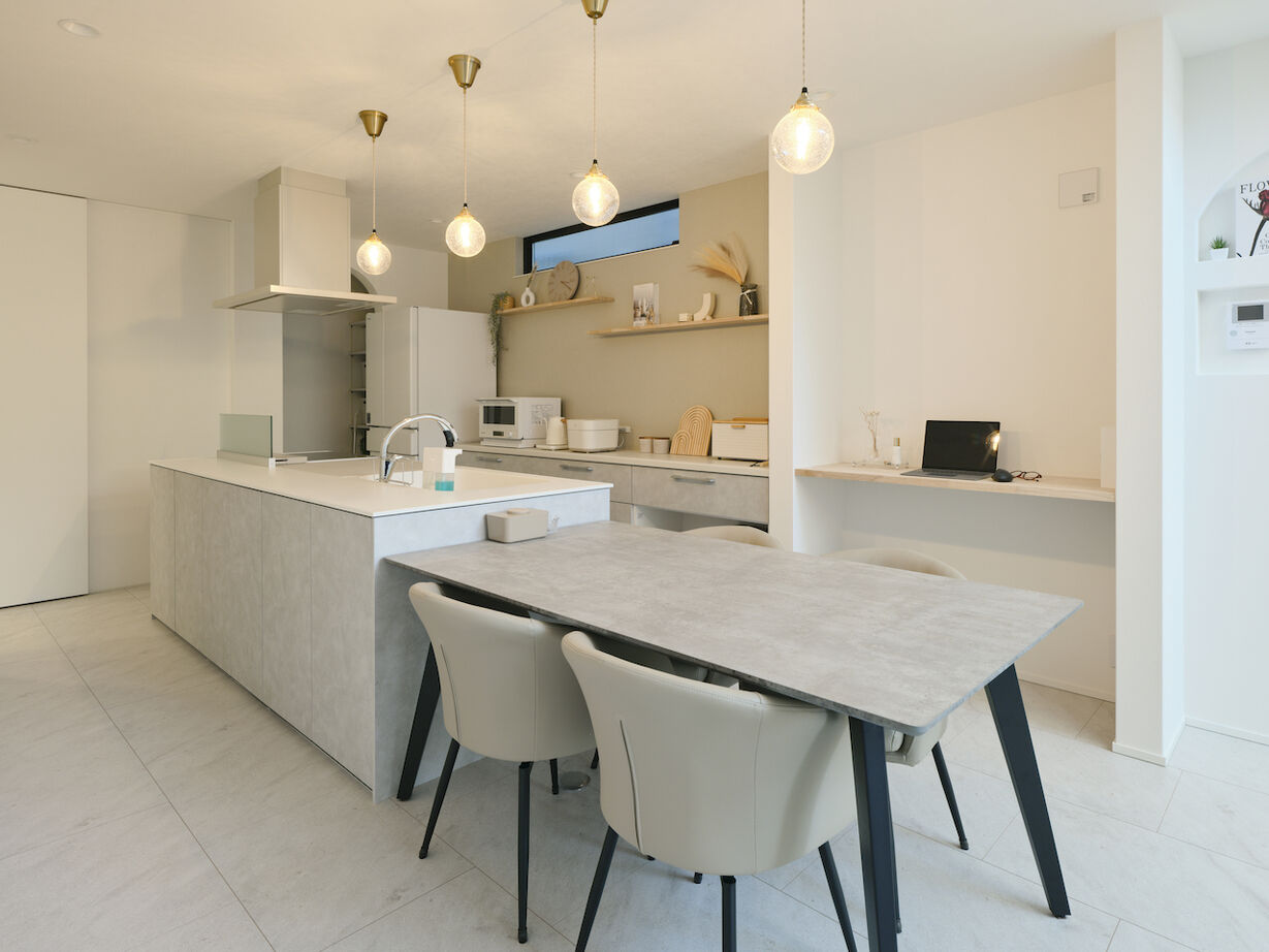 建築工房 【大阪府】ナチュラルとモダンを絶妙にミックス。吹き抜け＆アイランドキッチンの開放的な家の建築実例画像2