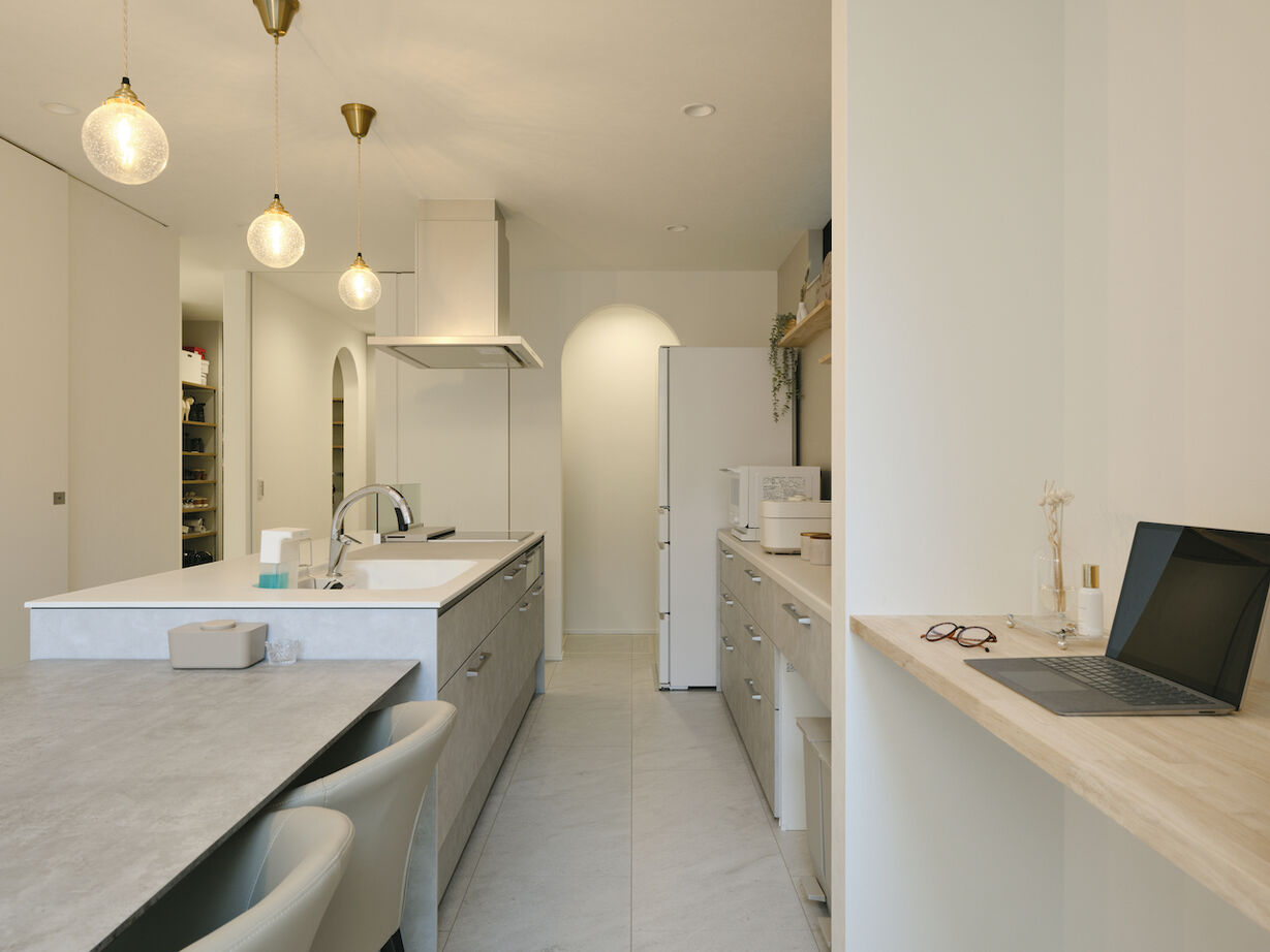 建築工房 【大阪府】ナチュラルとモダンを絶妙にミックス。吹き抜け＆アイランドキッチンの開放的な家の建築実例画像3