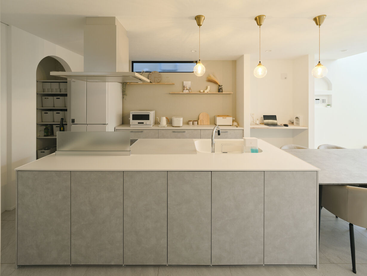 建築工房 【大阪府】ナチュラルとモダンを絶妙にミックス。吹き抜け＆アイランドキッチンの開放的な家の建築実例画像4