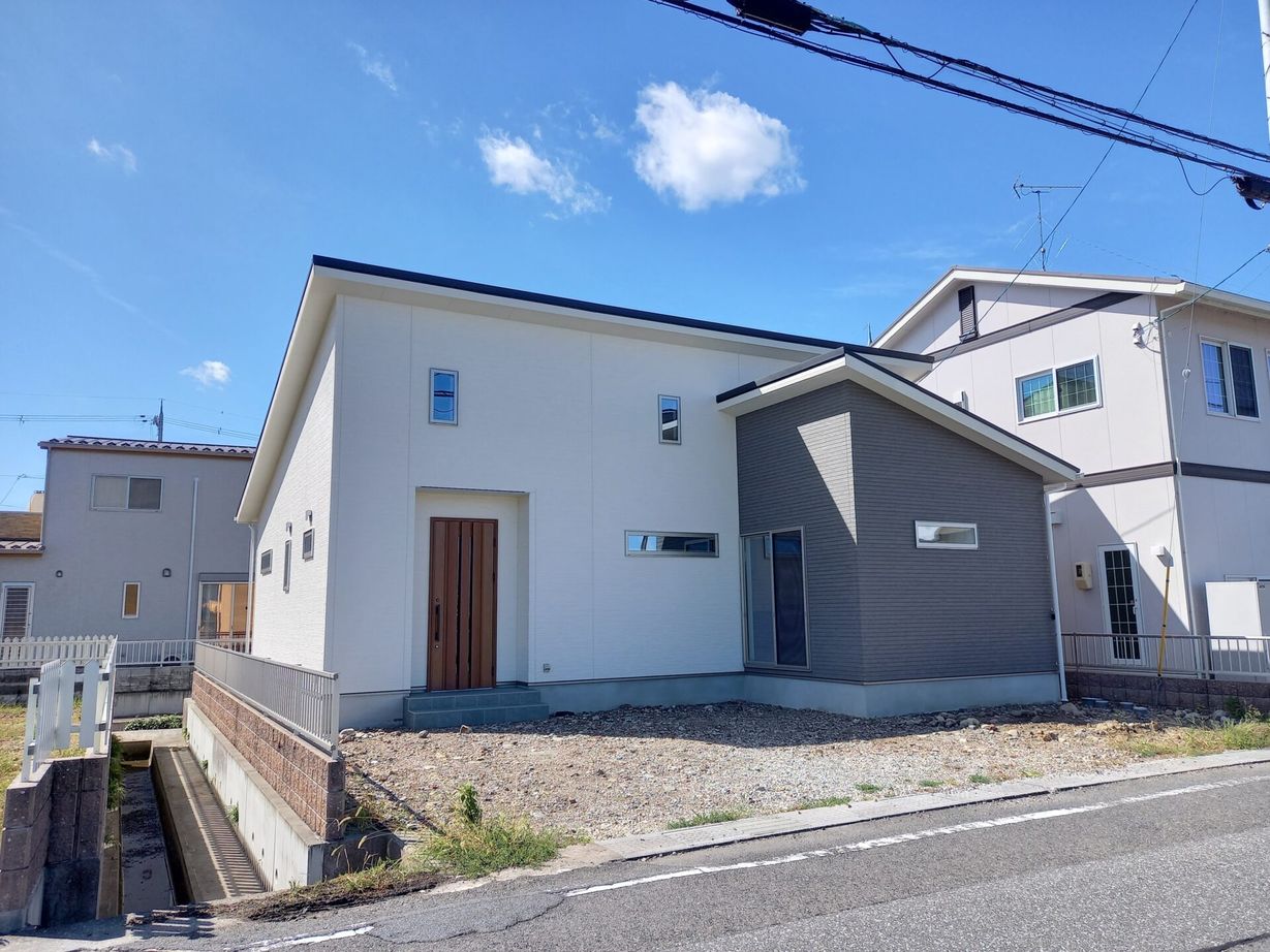 クラプトハウス 【滋賀県丨平屋3LDK24坪丨1300万円丨間取り図有】ロフト付きで収納不足の不安も解消/太陽光付き/ZEH基準の建築実例画像