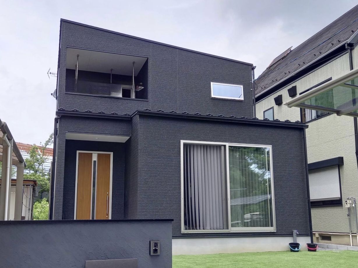 クラプトハウス 【滋賀県丨２階建丨4LDK丨1300万円丨間取り図有】大容量収納を備えた4人家族にぴったりな家/太陽光付きの建築実例画像1