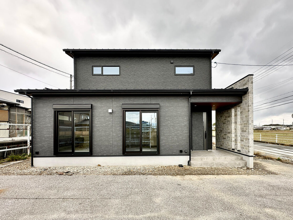 クラプトハウス 【東近江市｜２階建37坪｜4LDK｜1700万円】光が差し込むホテルライクな家／太陽光付き／ZEH基準の建築実例画像