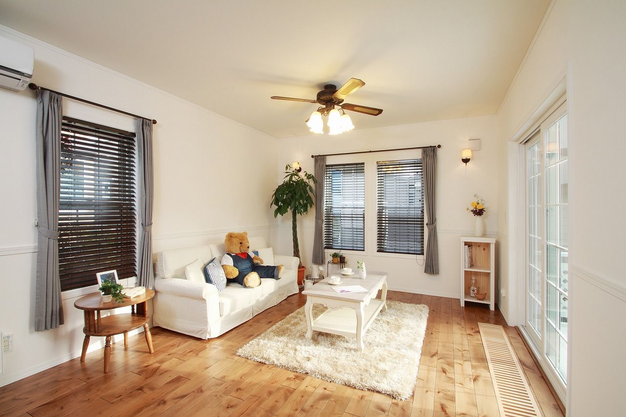 セルコホーム札幌南・札幌中央 【輸入住宅/2000万円台/札幌市/カバードポーチ/アメリカンテイスト】外観が際立つアメリカンテイストの家の建築実例画像9