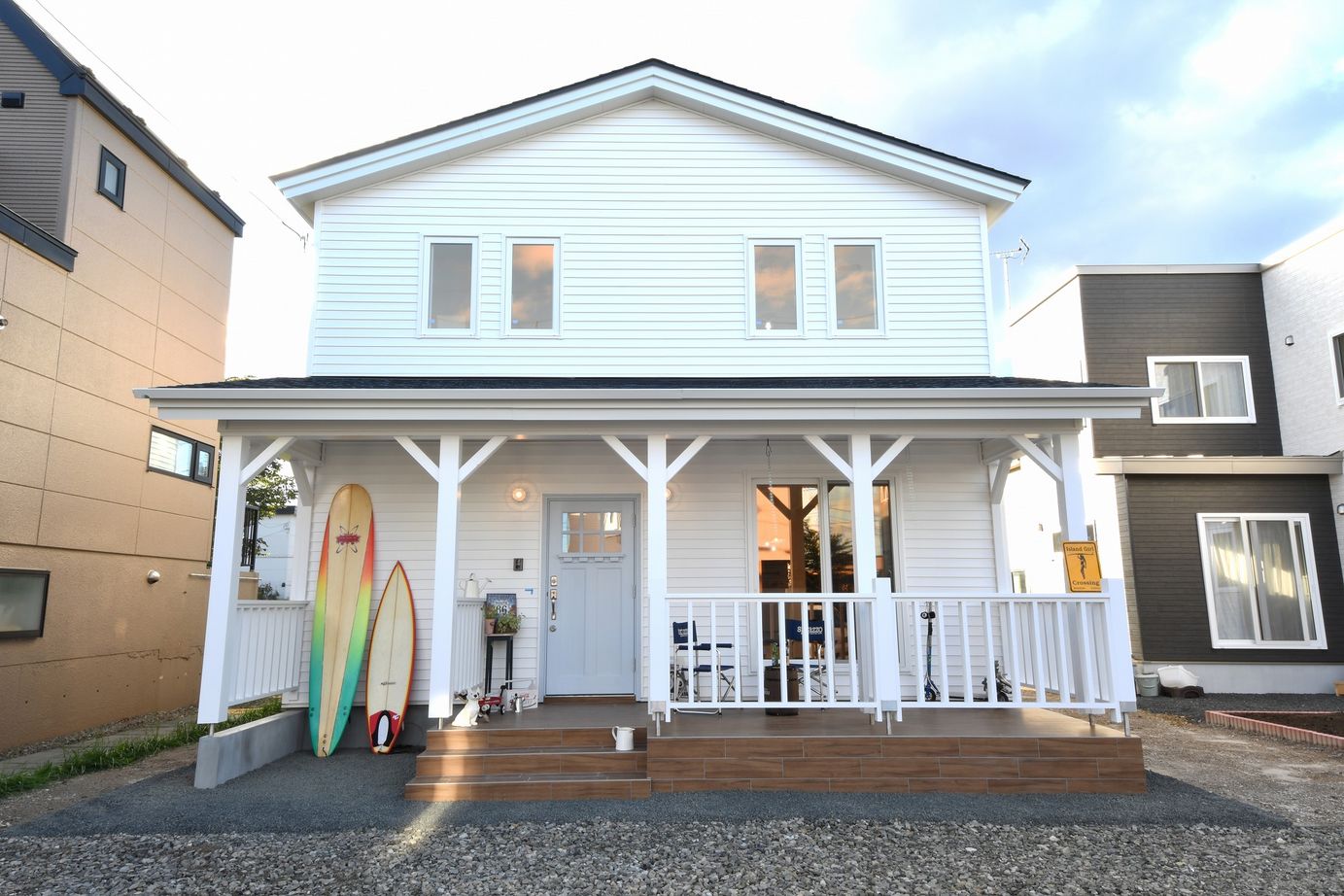 セルコホーム札幌南・札幌中央 【輸入住宅/カリフォルニアスタイル/ヘリンボーン】タイルテラスが印象的なサーファーズハウスの建築実例画像1