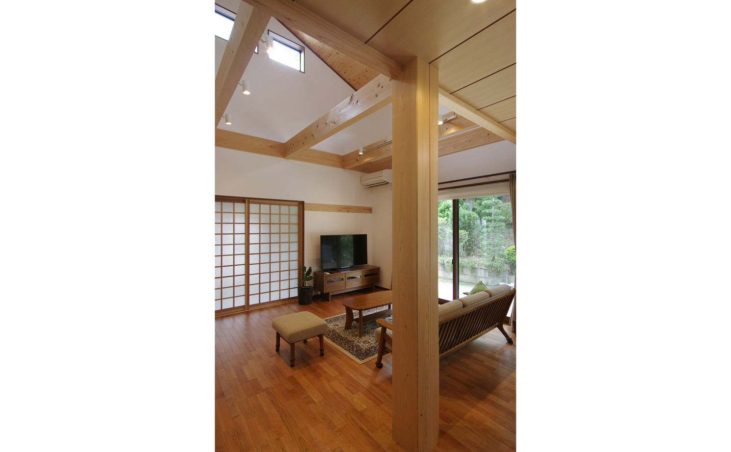 菊池建設 【無垢材/吹き抜け/二世帯住宅】愛着のある旧家の材を活かした本格和室のある和モダンな家の建築実例画像7