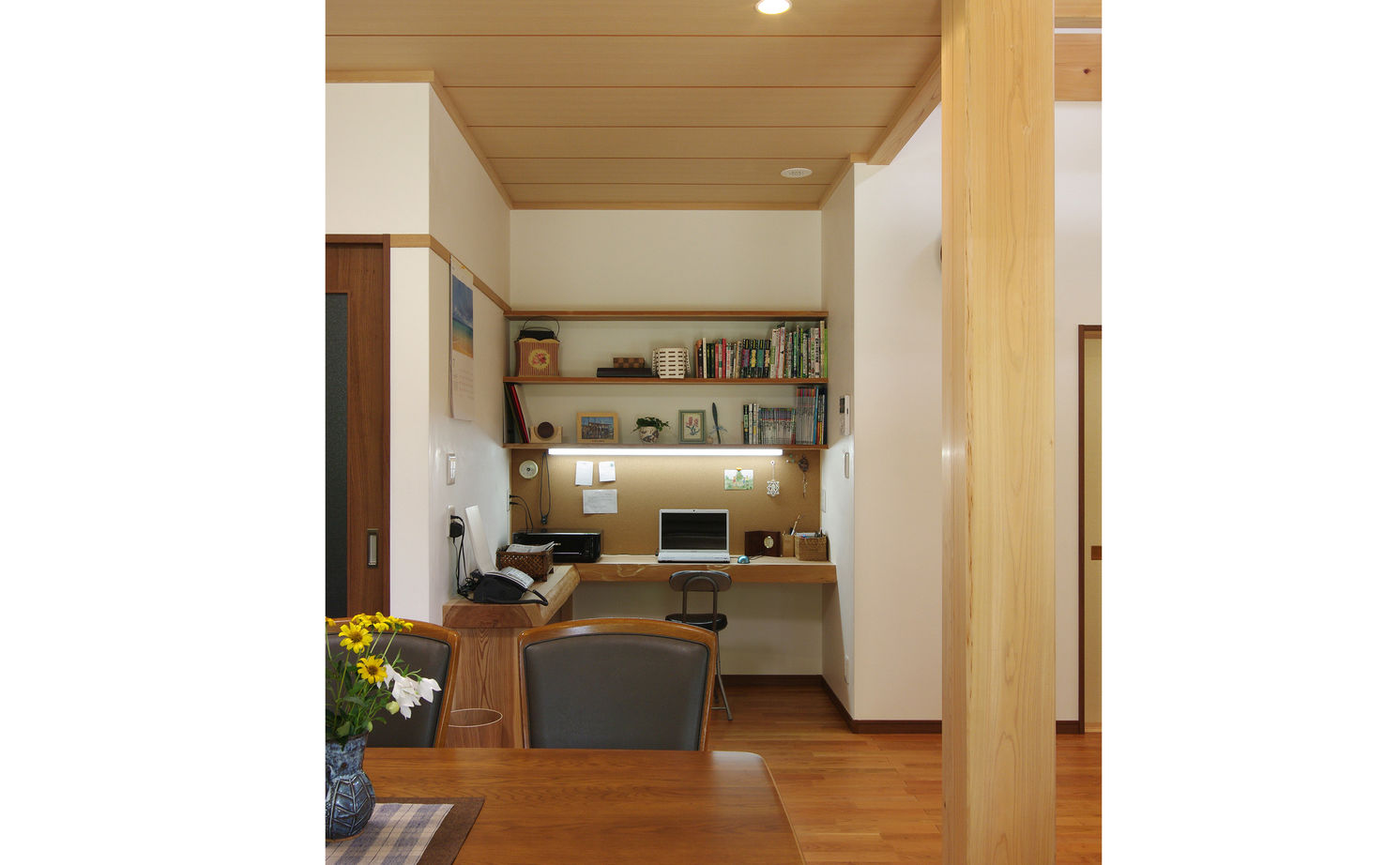菊池建設 【無垢材/吹き抜け/二世帯住宅】愛着のある旧家の材を活かした本格和室のある和モダンな家の建築実例画像8