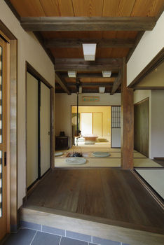 菊池建設 【50坪台/無垢材/国産檜材/二世帯住宅】家族のつながりを感じられる間取りと野鳥の集まる庭のある古民家の建築実例画像4