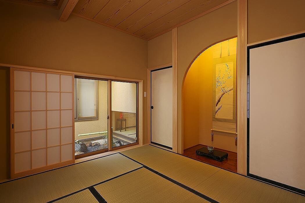 菊池建設 【30坪台／平屋／アトリエ】伊豆高原の別荘地に建つ和瓦葺き切妻屋根の平屋の建築実例画像4