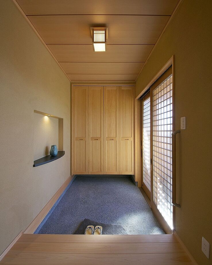 菊池建設 【20坪台／L字型／平屋】連続する霧除け庇。いぶし和瓦葺きの端正な切妻屋根の平屋の建築実例画像5