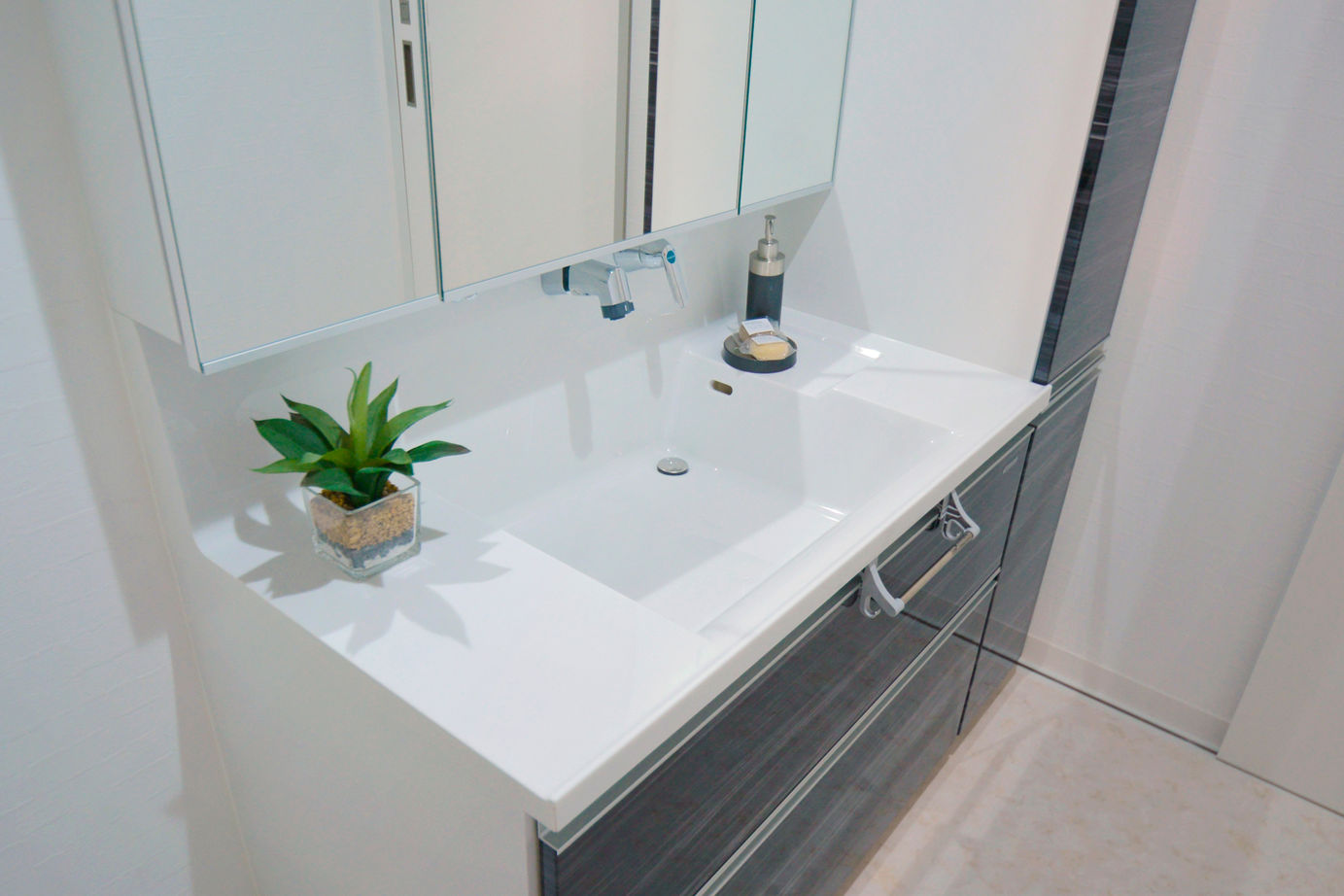 和光ホームズ 注文事業部 【大阪市/狭小/3階建て】LDKは21畳！光の通り道をつくり、隅々まで自然光が行き渡る家の建築実例画像10