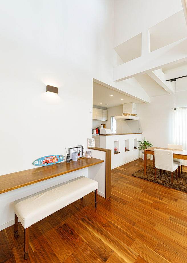 Rico Life. 久喜店 【1760万円│33坪│平屋│間取り図あり】ウッドデッキと天井の高い開放的なLDK！太陽光発電搭載の平屋住宅の建築実例画像6