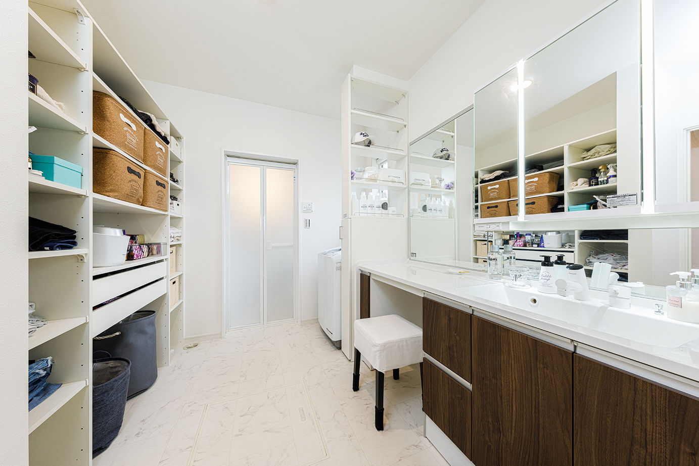 Rico Life. 久喜店 【1760万円│33坪│平屋│間取り図あり】ウッドデッキと天井の高い開放的なLDK！太陽光発電搭載の平屋住宅の建築実例画像8