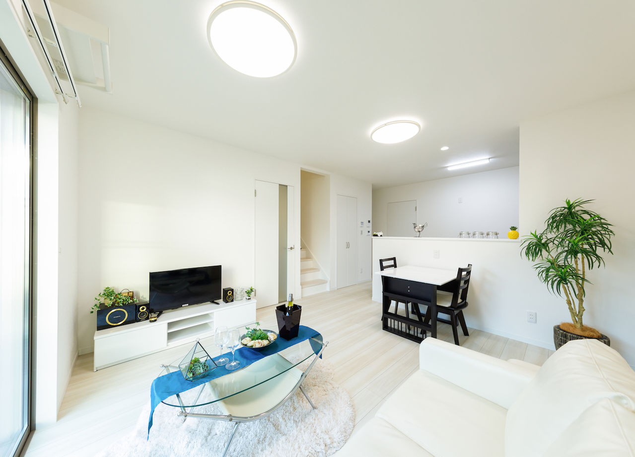 Rico Life. 久喜店 【1098万円│25坪│間取り図あり】白を基調とした明るい空間で家族団らん！省エネ住宅で家計負担を軽減の建築実例画像3