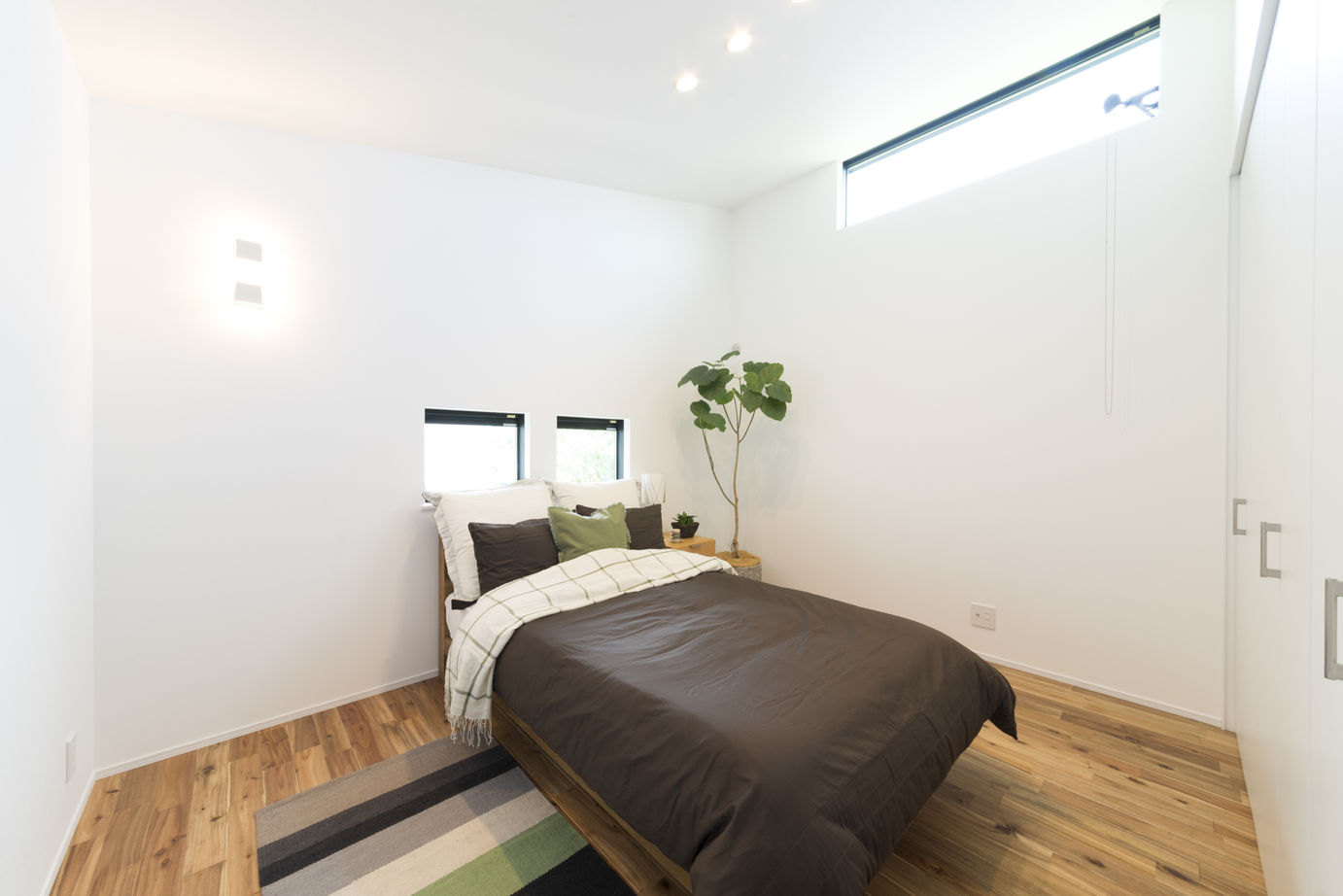 Rico Life. 久喜店 【平屋】内と外を土間でつなぐ“平屋”。壁の代わりに段差を設け、空間を区切って暮らしやすくの建築実例画像8