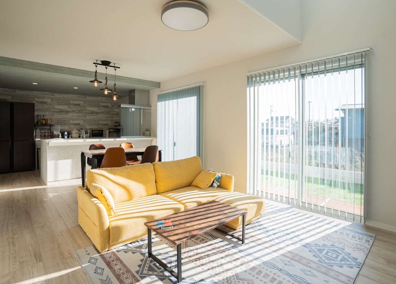 Rico Life. 久喜店 【2000万円｜34坪｜間取り図あり】「広くて明るいリビングがほしい」を実現したカリフォルニアスタイルの家の建築実例画像4